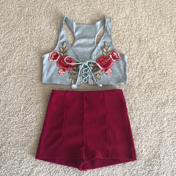 *1 LEFT* Rose laced up crop top - Picture 4 of 5